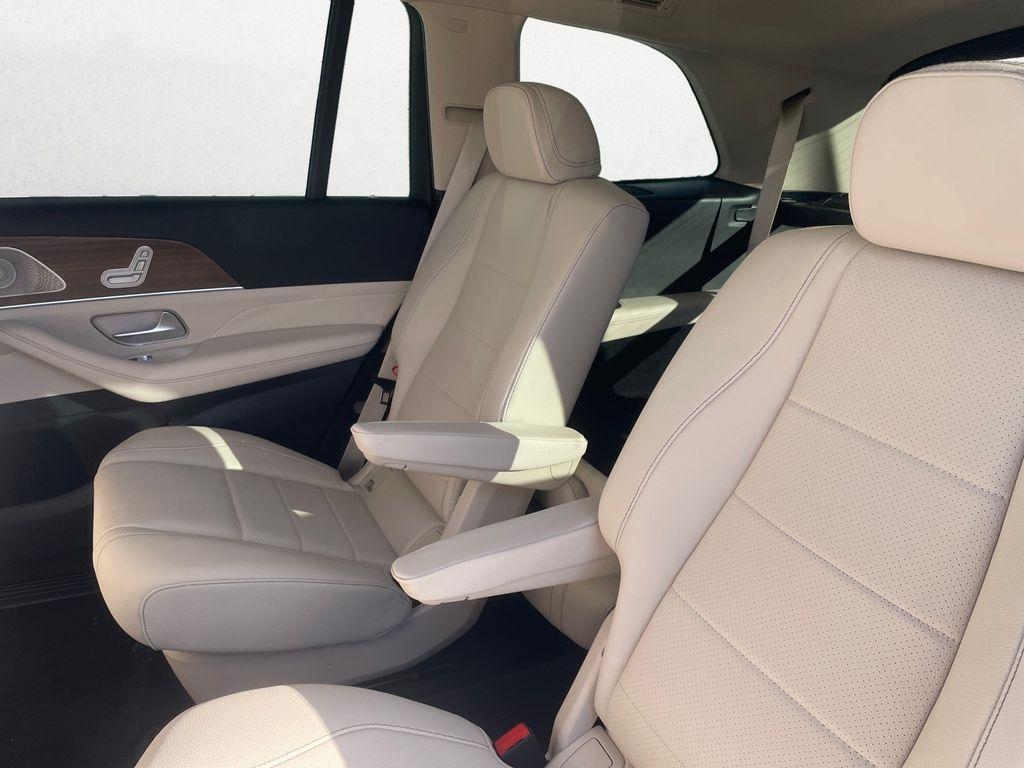 new 2026 Mercedes-Benz GLS 450 car