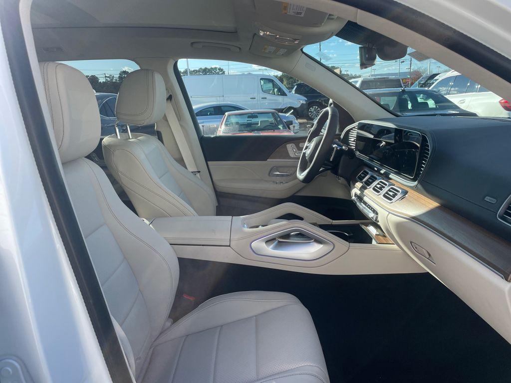 new 2026 Mercedes-Benz GLS 450 car