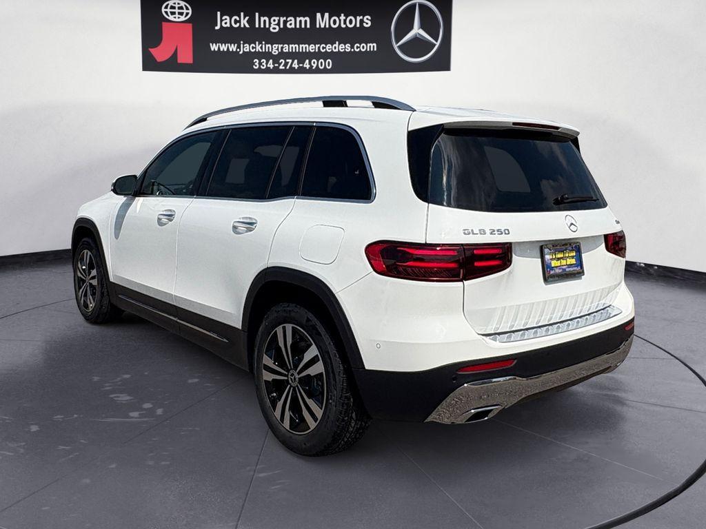 new 2026 Mercedes-Benz GLB 250 car