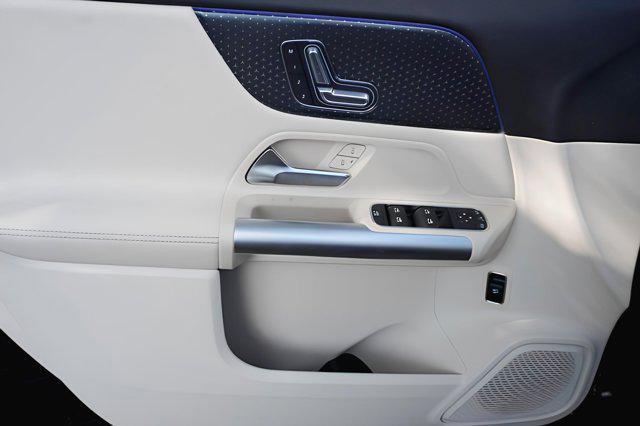 new 2025 Mercedes-Benz GLA 250 car, priced at $45,650