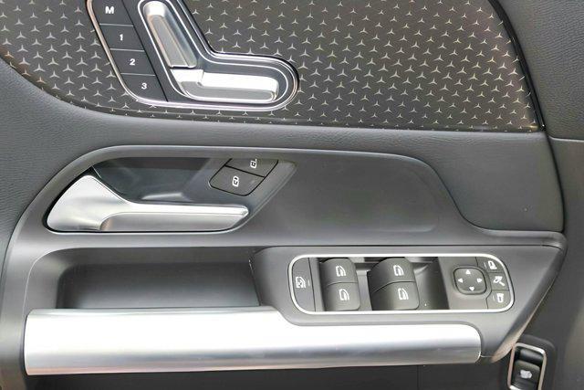 new 2025 Mercedes-Benz GLA 250 car, priced at $42,250