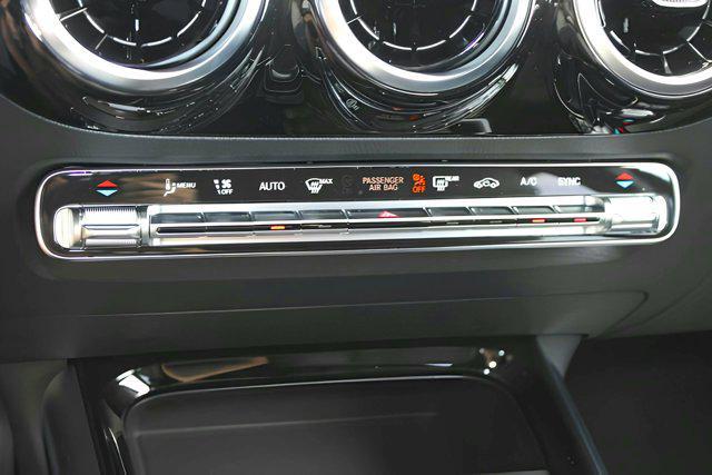 new 2025 Mercedes-Benz GLA 250 car, priced at $42,250
