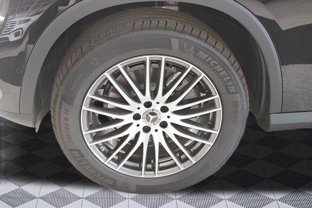 new 2025 Mercedes-Benz GLC 300 car, priced at $53,725