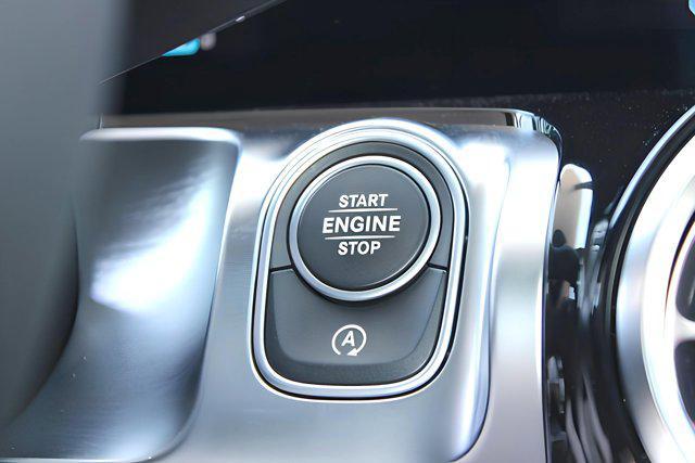 new 2025 Mercedes-Benz GLB 250 car, priced at $49,580