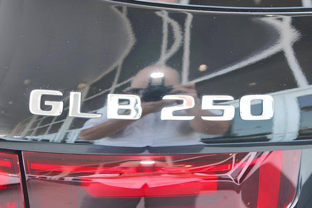 new 2025 Mercedes-Benz GLB 250 car, priced at $49,580