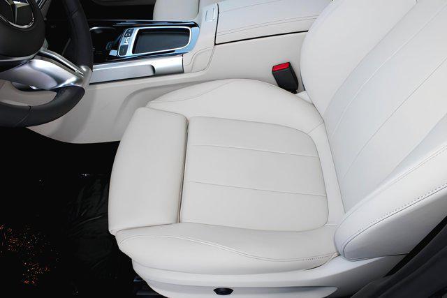 new 2025 Mercedes-Benz GLB 250 car, priced at $49,580