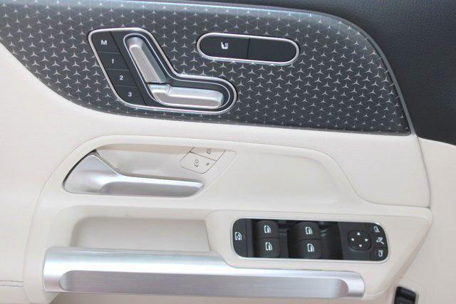 new 2025 Mercedes-Benz GLB 250 car, priced at $48,645