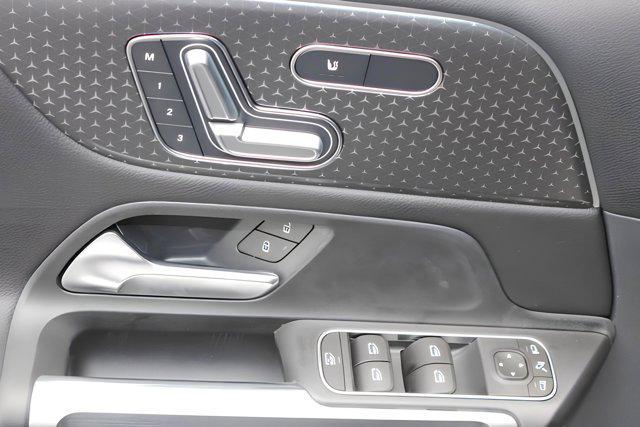 new 2025 Mercedes-Benz GLB 250 car, priced at $48,645