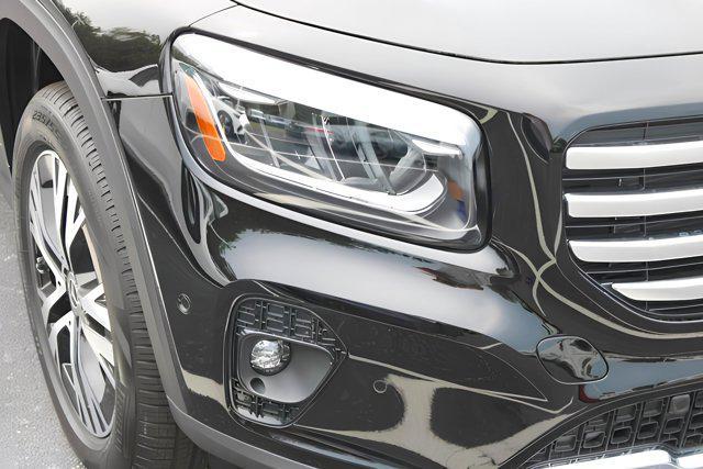 new 2025 Mercedes-Benz GLB 250 car, priced at $48,645