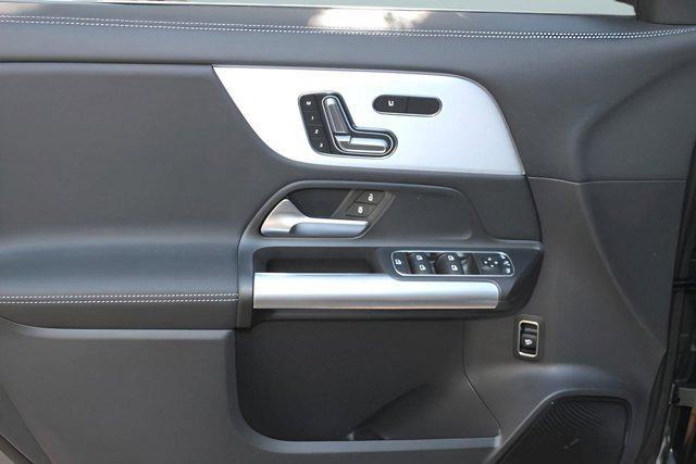 new 2025 Mercedes-Benz GLA 250 car, priced at $51,620