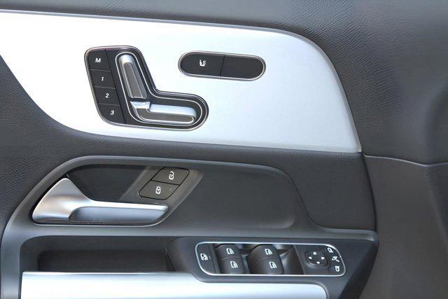 new 2025 Mercedes-Benz GLA 250 car, priced at $51,620