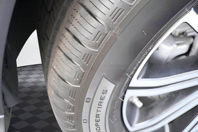 new 2025 Mercedes-Benz GLE 450 car, priced at $75,795