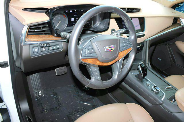 used 2022 Cadillac XT5 car, priced at $34,999