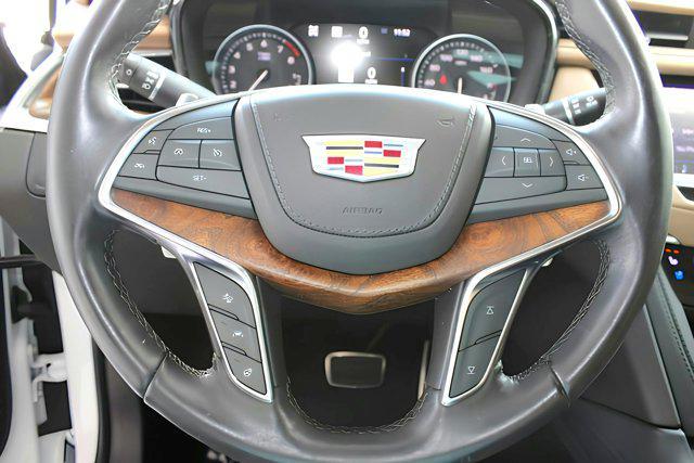 used 2022 Cadillac XT5 car, priced at $34,999