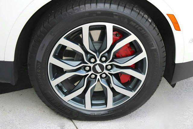 used 2022 Cadillac XT5 car, priced at $34,999