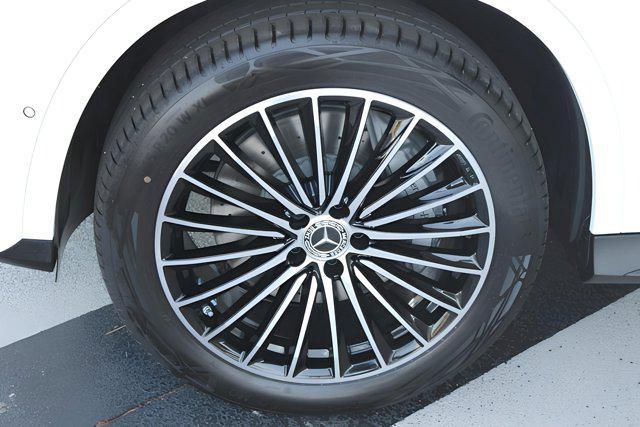 new 2025 Mercedes-Benz GLC 300 car, priced at $61,725