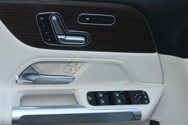 new 2025 Mercedes-Benz GLB 250 car, priced at $49,580