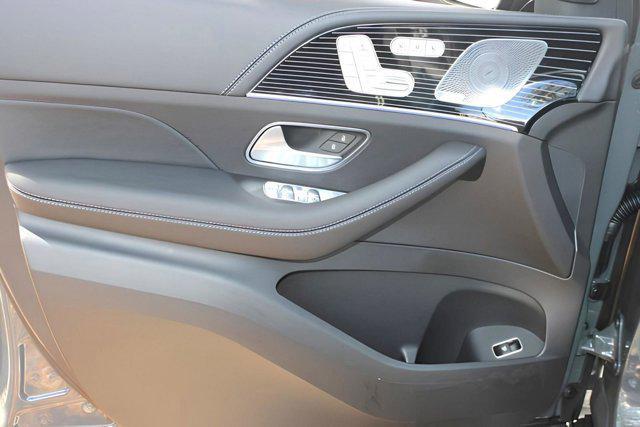 new 2025 Mercedes-Benz GLS 580 car, priced at $139,370