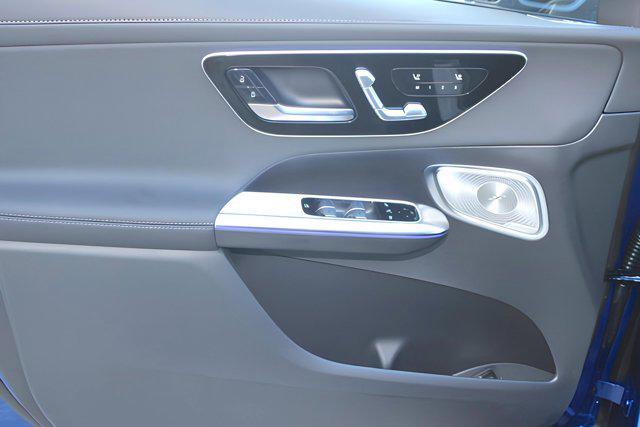 new 2025 Mercedes-Benz GLC 300 car, priced at $71,555