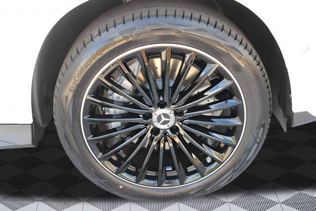 new 2025 Mercedes-Benz GLC 300 car, priced at $60,075