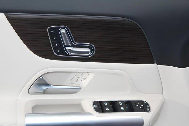 new 2025 Mercedes-Benz GLA 250 car, priced at $48,395