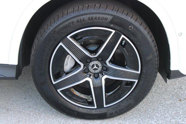 new 2025 Mercedes-Benz GLC 300 car, priced at $60,035