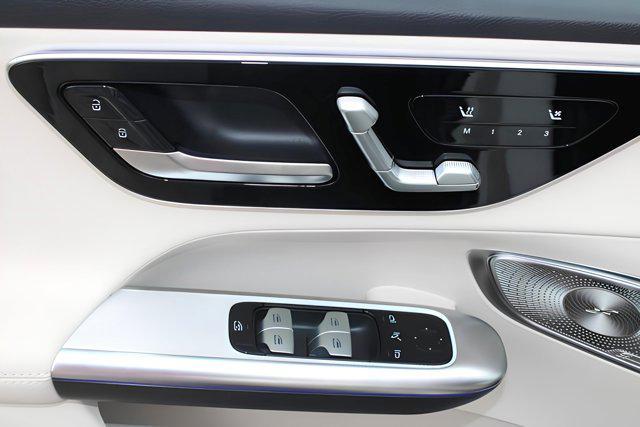 new 2025 Mercedes-Benz GLC 300 car, priced at $59,045