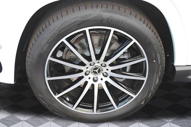 new 2025 Mercedes-Benz GLS 580 car, priced at $126,160