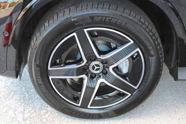 new 2025 Mercedes-Benz GLC 300 car, priced at $57,835