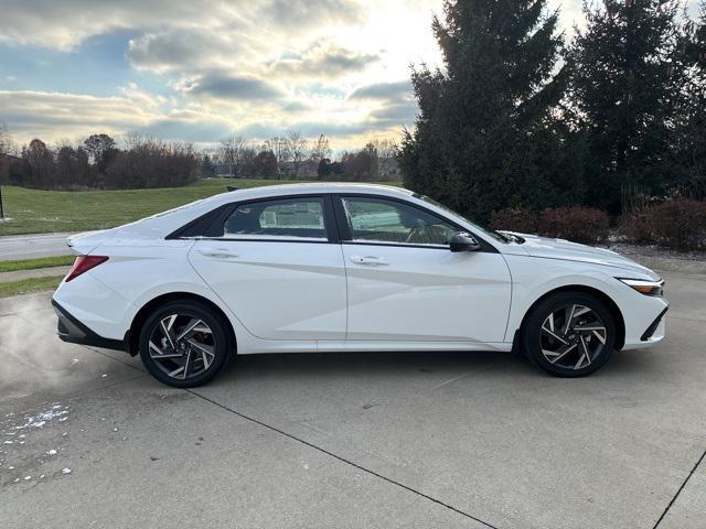 new 2025 Hyundai Elantra HEV car, priced at $29,265