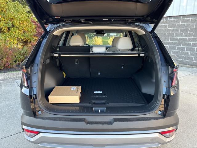 new 2026 Hyundai TUCSON Hybrid car, priced at $37,070