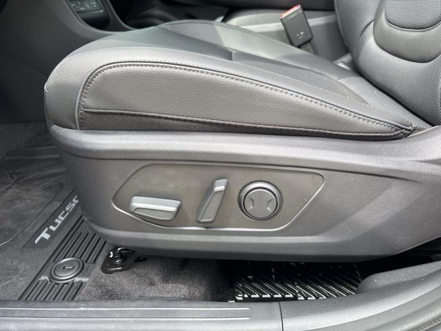 new 2025 Hyundai TUCSON Hybrid car, priced at $42,895