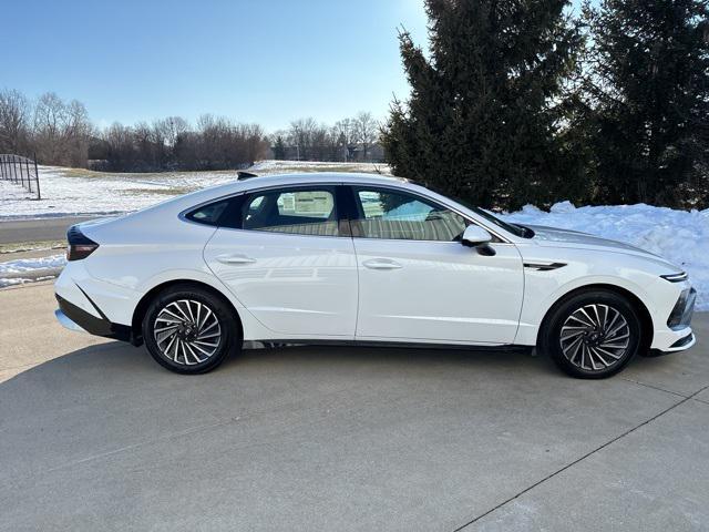 new 2025 Hyundai Sonata Hybrid car, priced at $39,610