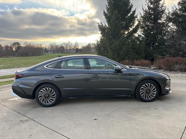 new 2025 Hyundai Sonata Hybrid car, priced at $38,810