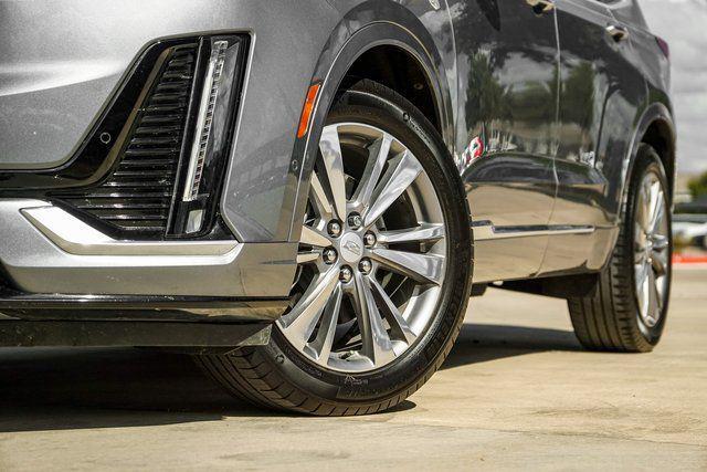 used 2022 Cadillac XT6 car, priced at $39,896