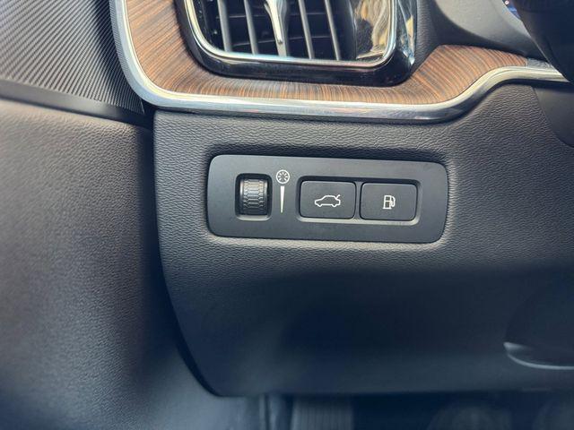 used 2022 Volvo XC60 Recharge Plug-In Hybrid car, priced at $32,875