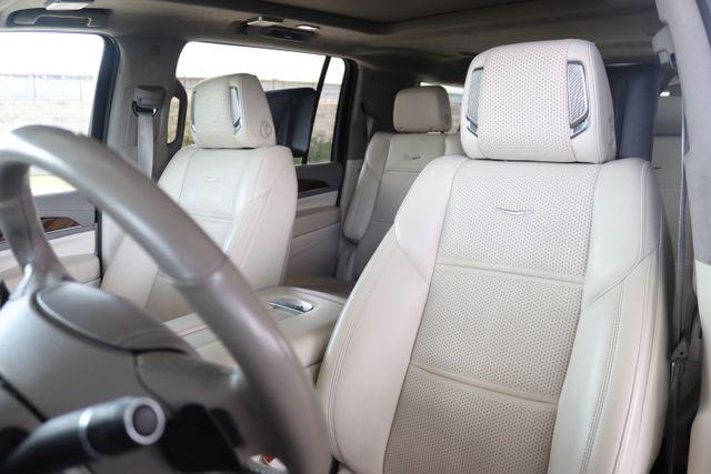 used 2023 Cadillac Escalade ESV car, priced at $70,999
