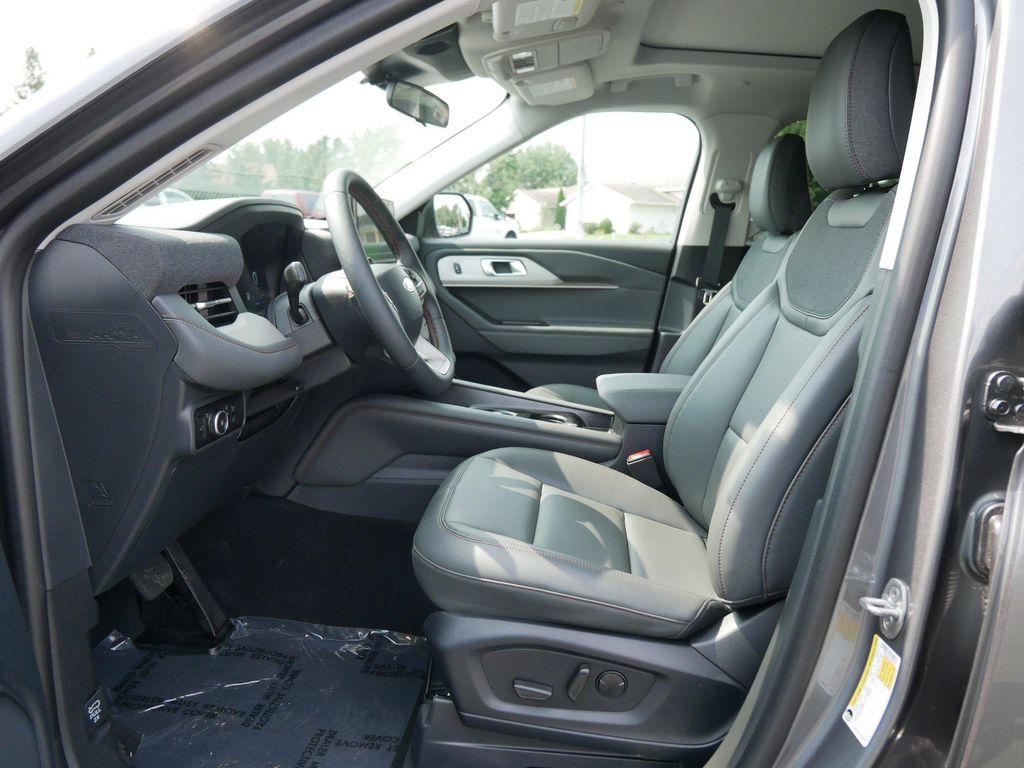 new 2025 Ford Explorer car, priced at $48,920