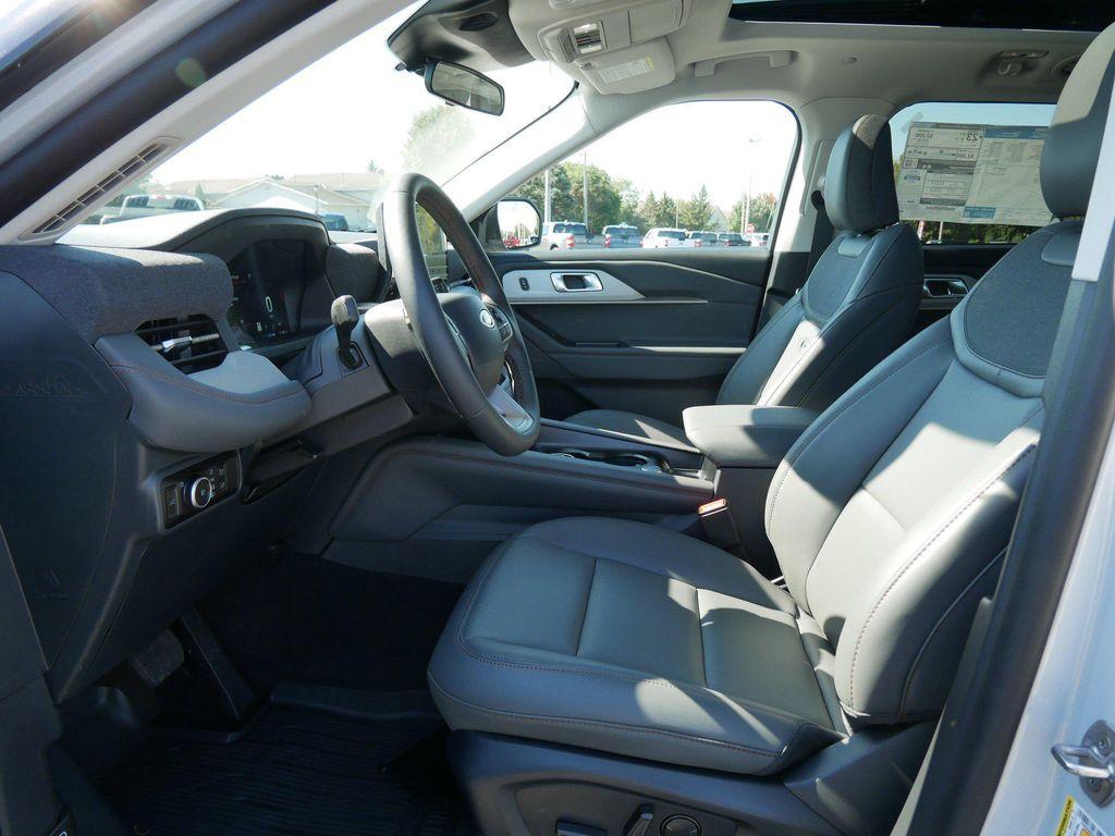 new 2025 Ford Explorer car, priced at $46,687