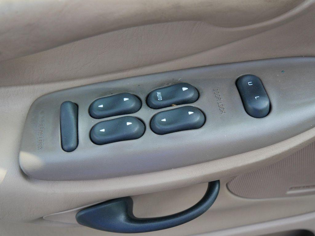 used 1998 Ford Expedition car, priced at $2,987