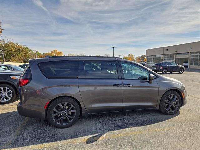 used 2018 Chrysler Pacifica car