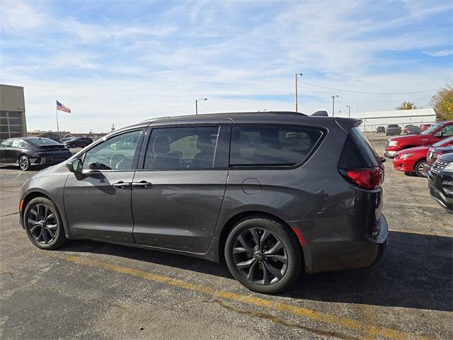 used 2018 Chrysler Pacifica car