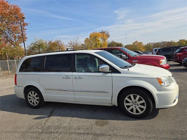 used 2012 Chrysler Town & Country car