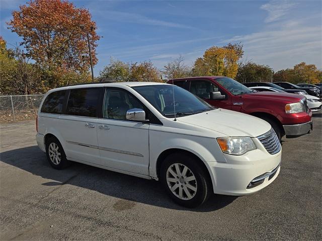 used 2012 Chrysler Town & Country car