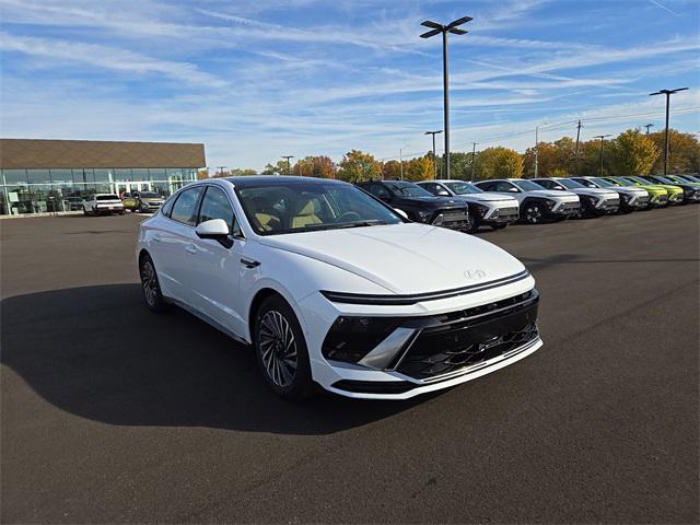 new 2025 Hyundai Sonata Hybrid car, priced at $37,985