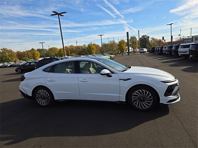 new 2025 Hyundai Sonata Hybrid car, priced at $37,985