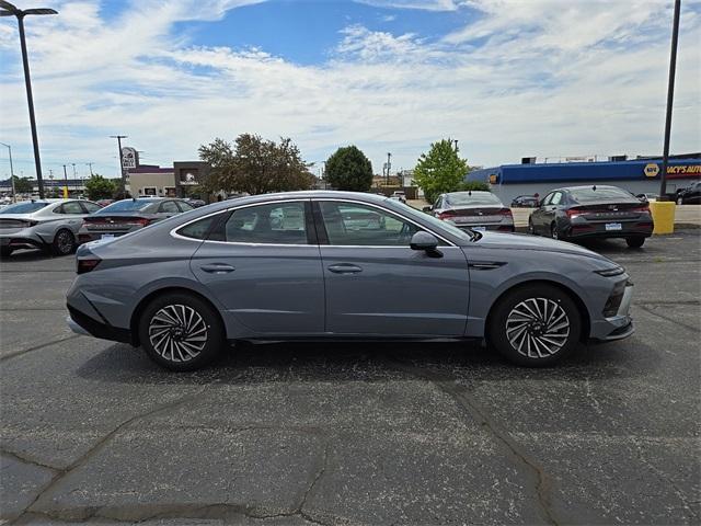 new 2024 Hyundai Sonata Hybrid car, priced at $31,012