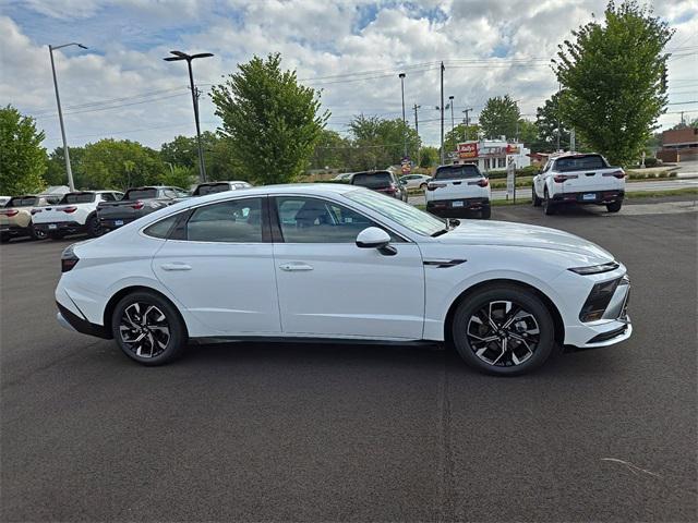 new 2024 Hyundai Sonata car, priced at $28,375