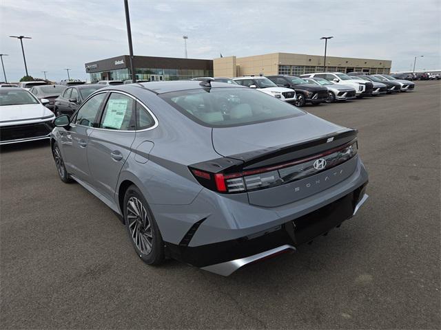 new 2025 Hyundai Sonata Hybrid car, priced at $31,252