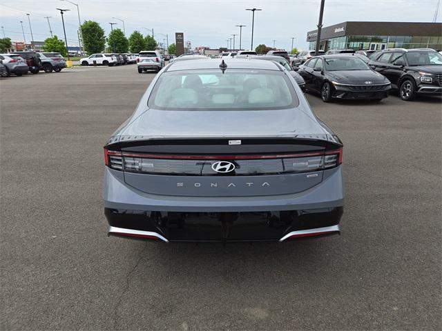 new 2025 Hyundai Sonata Hybrid car, priced at $31,252
